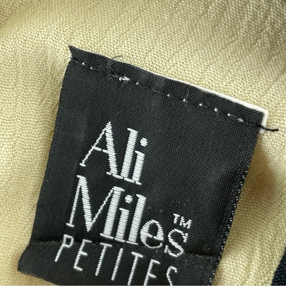 Ali Miles Petites *no tags* Short Sleeve semi-transpatent cream blouse 9384 - Picture 3 of 7